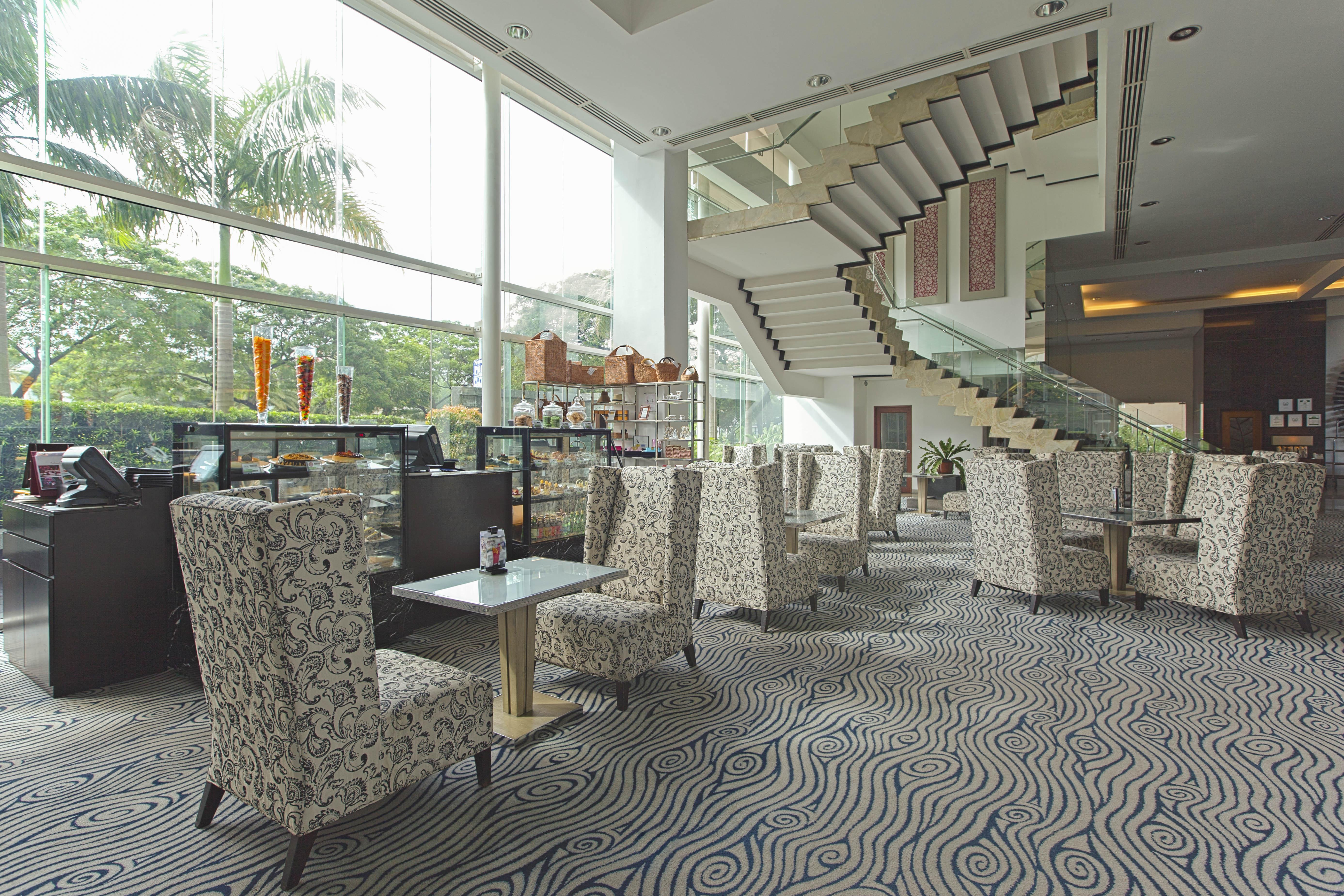 מונטינלופה Acacia Hotel Manila מראה חיצוני תמונה