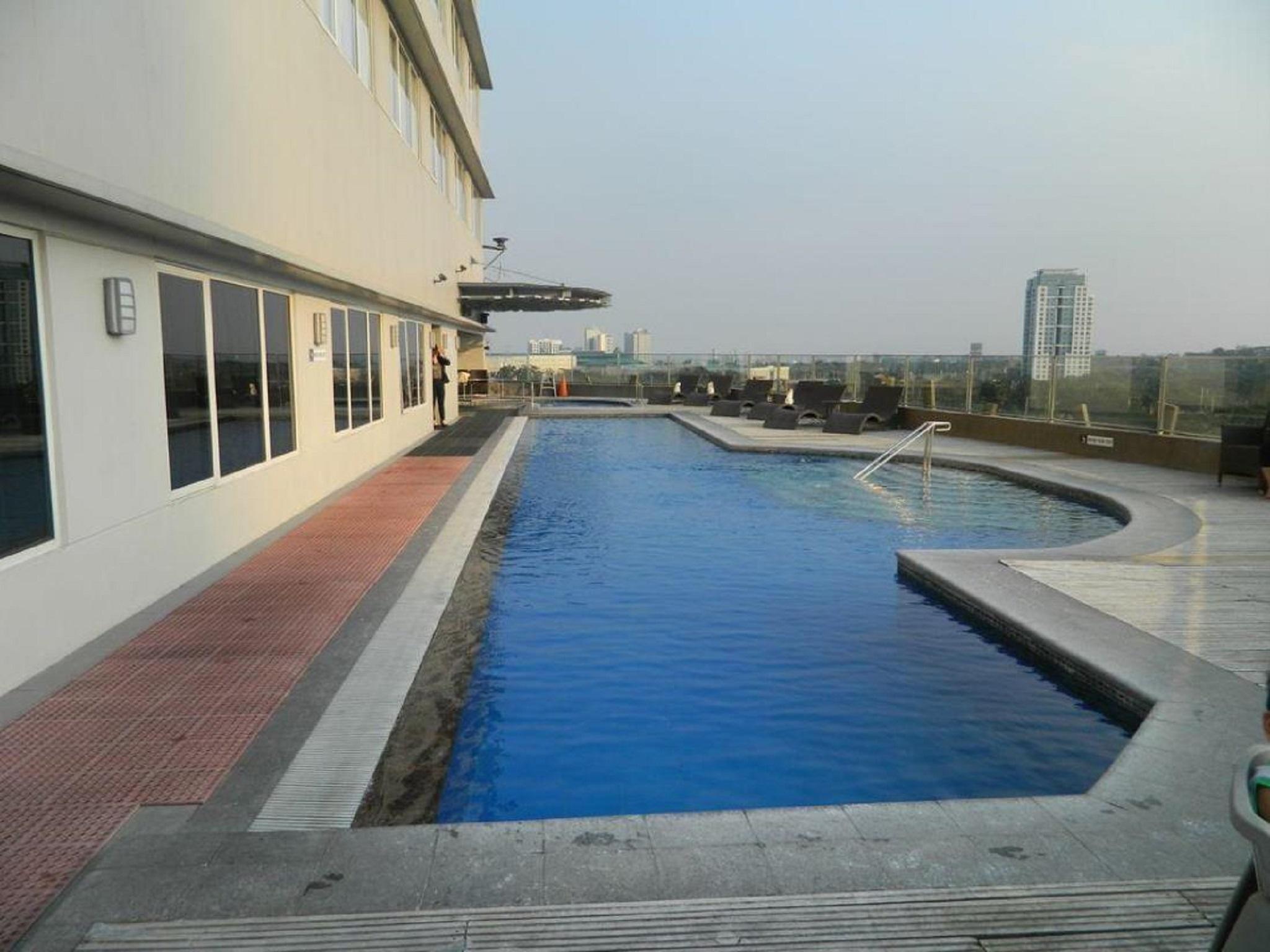 מונטינלופה Acacia Hotel Manila מראה חיצוני תמונה