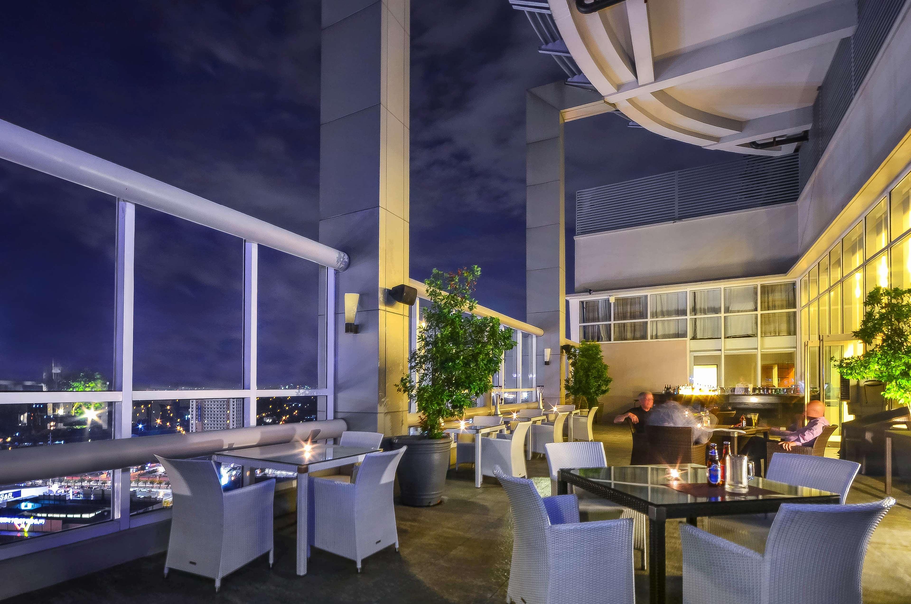 מונטינלופה Acacia Hotel Manila מראה חיצוני תמונה