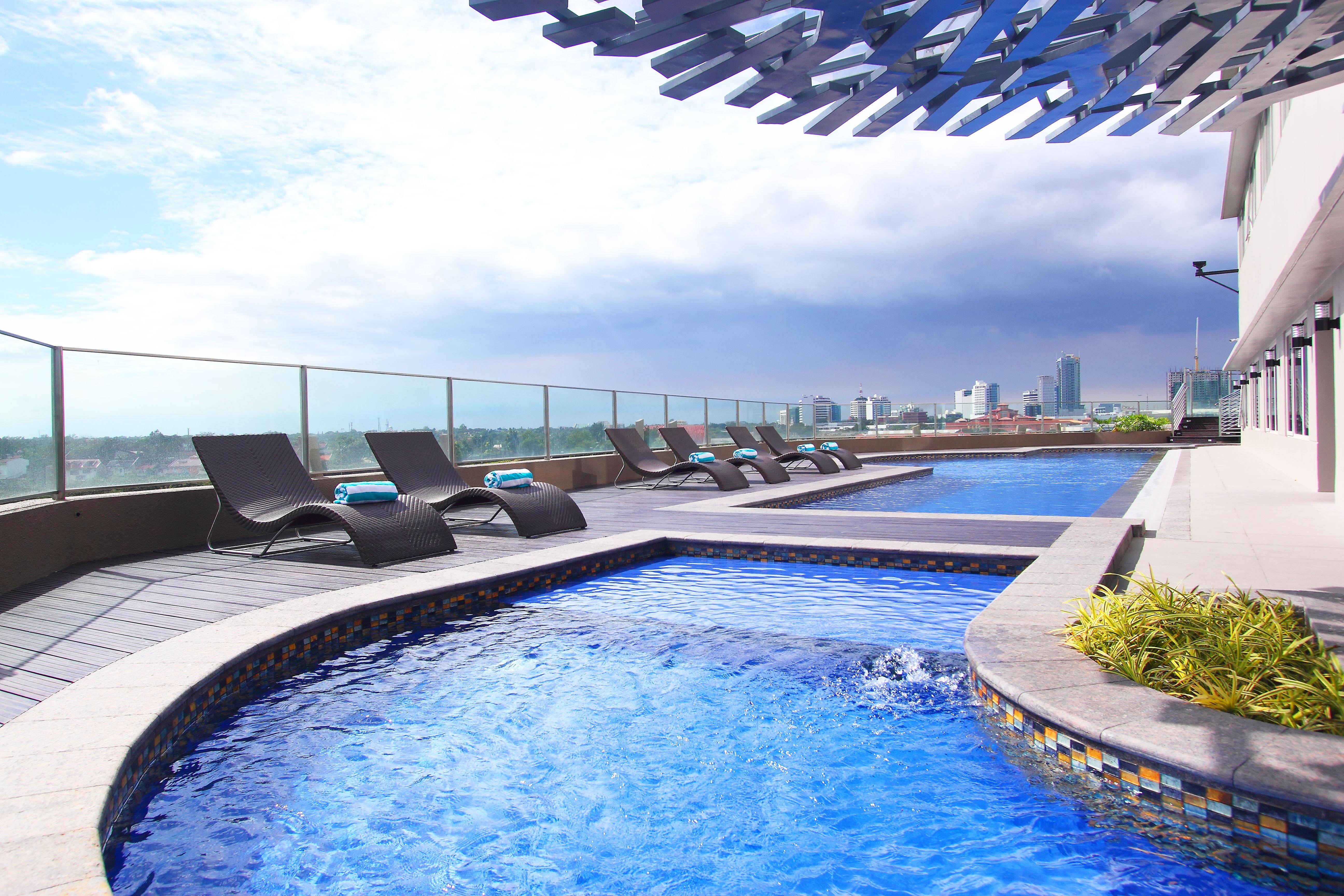 מונטינלופה Acacia Hotel Manila מראה חיצוני תמונה