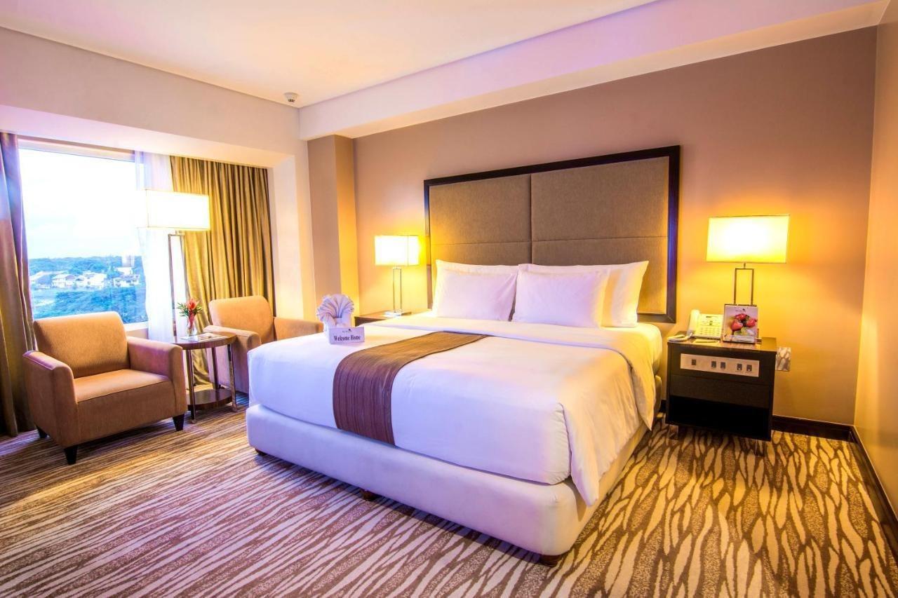מונטינלופה Acacia Hotel Manila מראה חיצוני תמונה