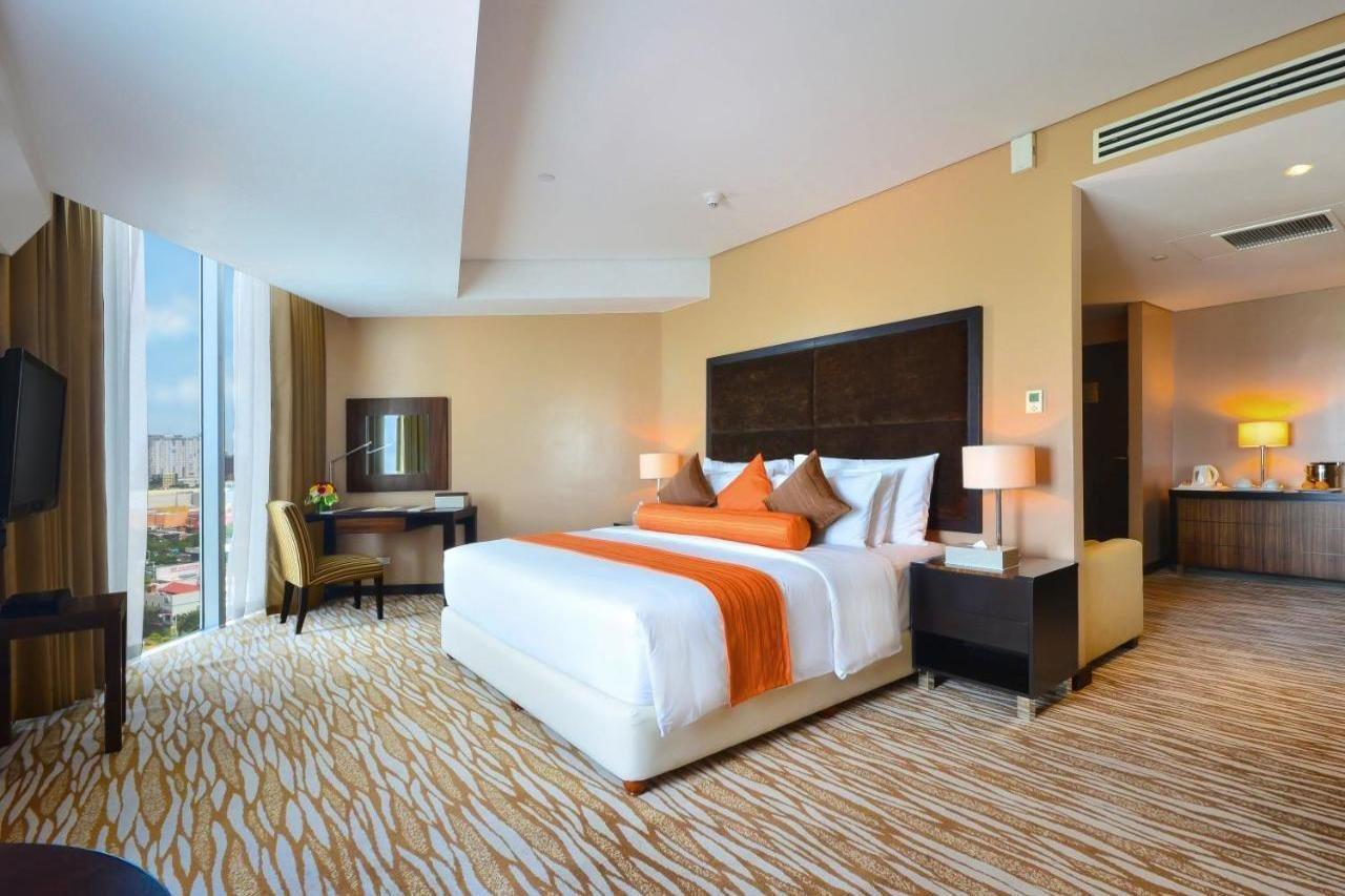 מונטינלופה Acacia Hotel Manila מראה חיצוני תמונה