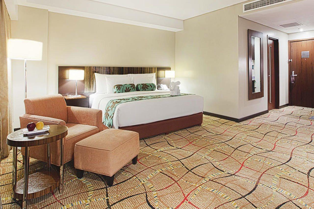 מונטינלופה Acacia Hotel Manila מראה חיצוני תמונה
