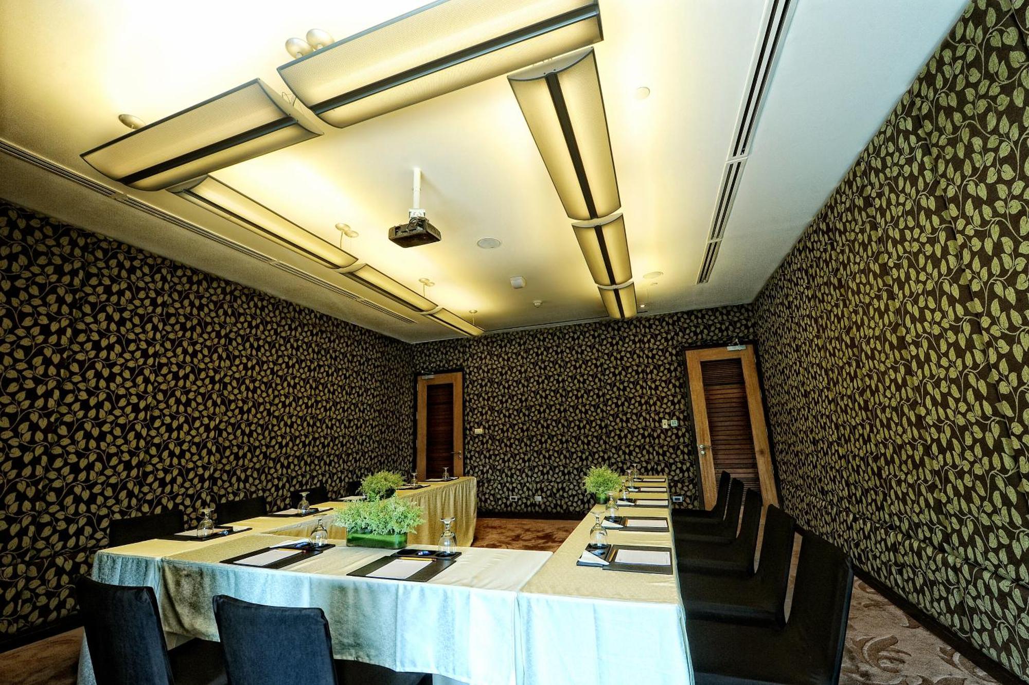 מונטינלופה Acacia Hotel Manila מראה חיצוני תמונה
