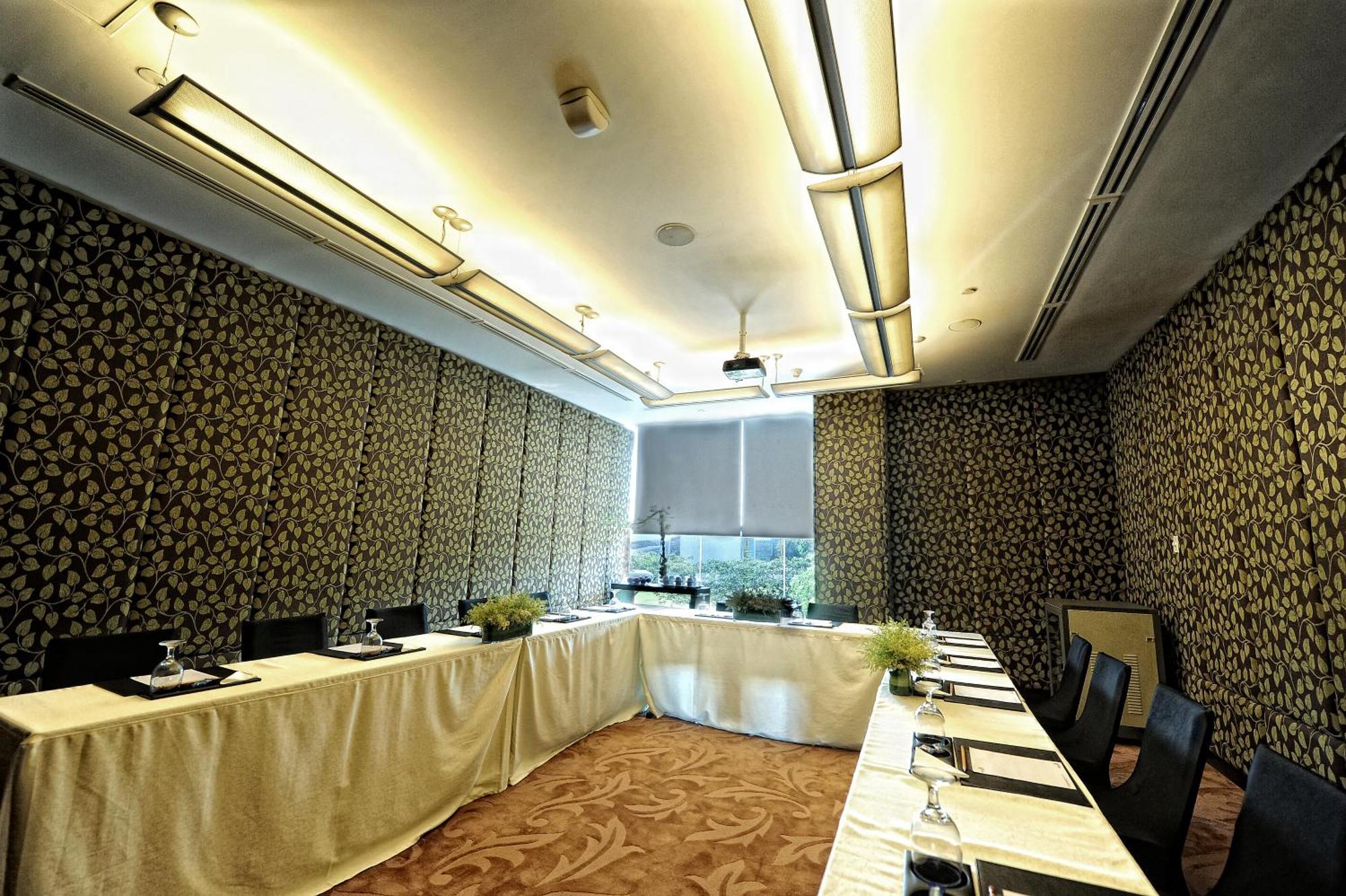 מונטינלופה Acacia Hotel Manila מראה חיצוני תמונה