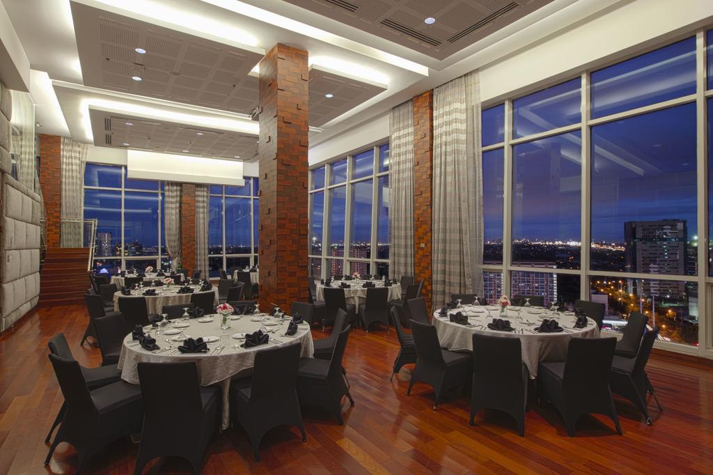 מונטינלופה Acacia Hotel Manila מראה חיצוני תמונה