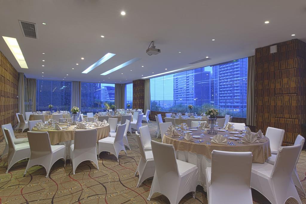 מונטינלופה Acacia Hotel Manila מראה חיצוני תמונה
